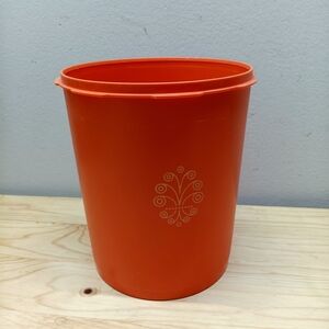 Orange Tupperware Container 805-5